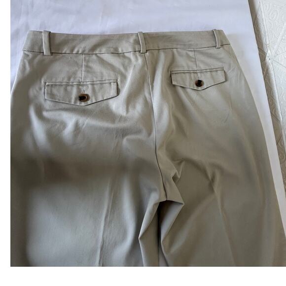 Dockers women's Size 8 34x20 capri Khaki cream beige  stretch - Picture 4 of 14